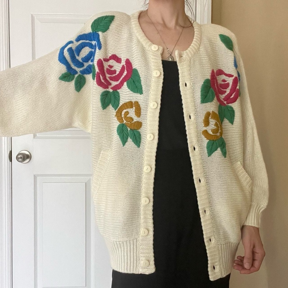 Cream Floral Embroidery Cardigan with Pockets Vintage 90s Granny Cottage - Picture 2 of 8